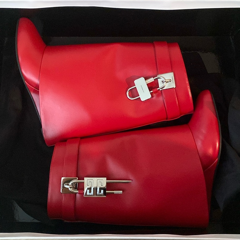 Red Shark Lock Boots Size 38 Great Condition